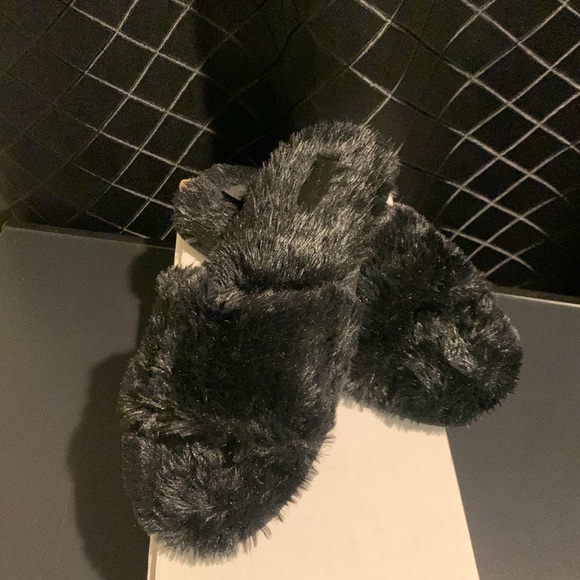 PINK FROM VICTORIA’S SECRET SLIPPERS - Black Faux Fur (New Without Tags) - Picture 3 of 10